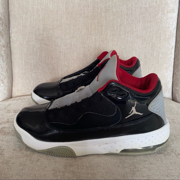 Air Jordan CN8094-006 Max Aura 2 Sneakers Basketball Size 7Y - Picture 1 of 12